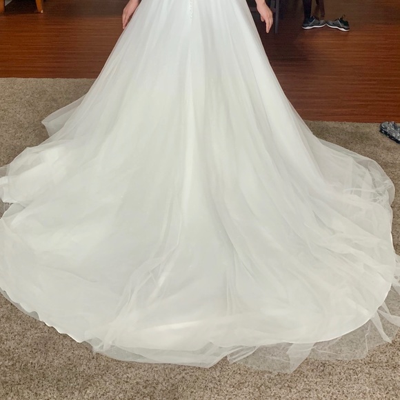 Wedding Dress "BRAND NEW!" With Accessories! - Picture 3 of 8